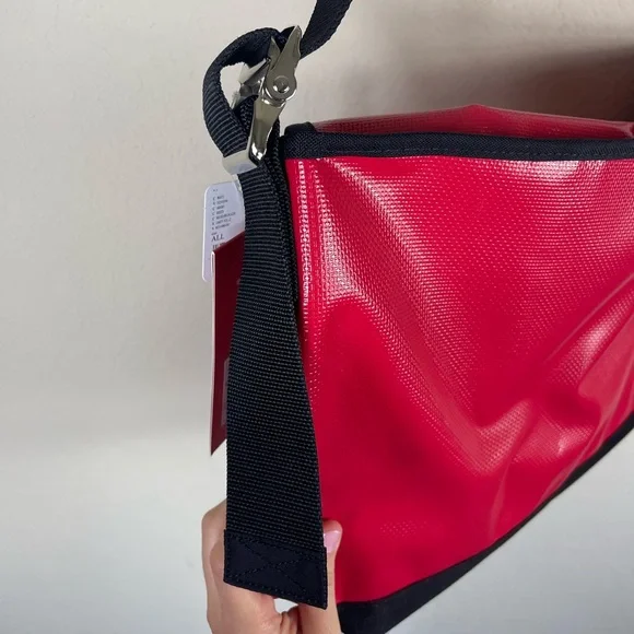 FP Movement x Manhattan Portage Vinyl Vintage Messenger Bag Red NWT - Picture 10 of 10